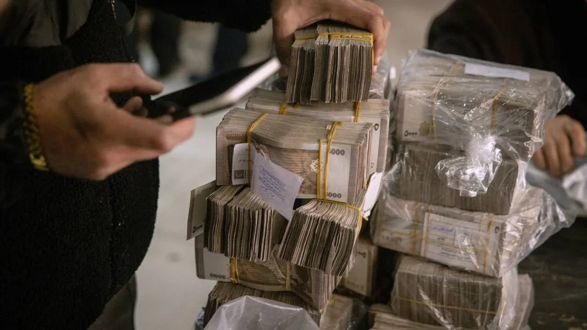 هبوط حاد لليرة السورية في السوق السوداء رغم تثبيت المركزي.. ما الأسباب؟