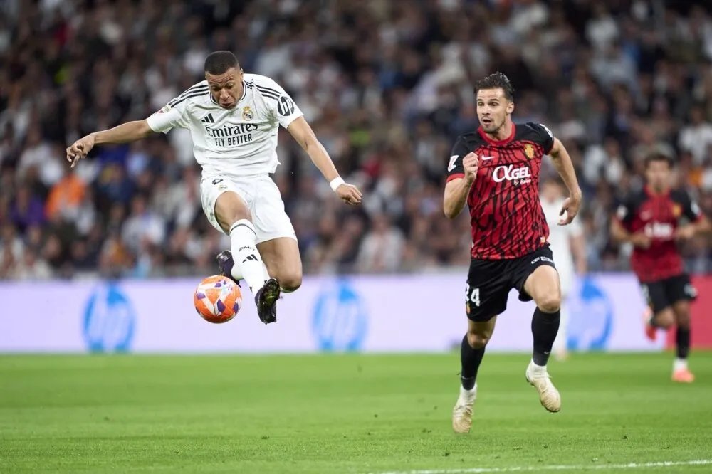 مبابي ورامون ينقذان ريال مدريد ويؤجلان حسم برشلونة للدوري الإسباني بفوز صعب على مايوركا