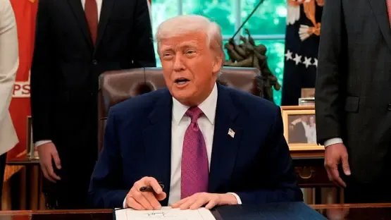 صدمة في واشنطن: قرار ترامب المفاجئ برفع العقوبات عن سوريا يثير التساؤلات