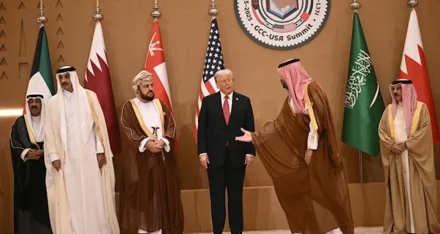 ترامب يستثمر في الخليج لمواجهة الصين: صفقات تكنولوجية واستراتيجيات جديدة