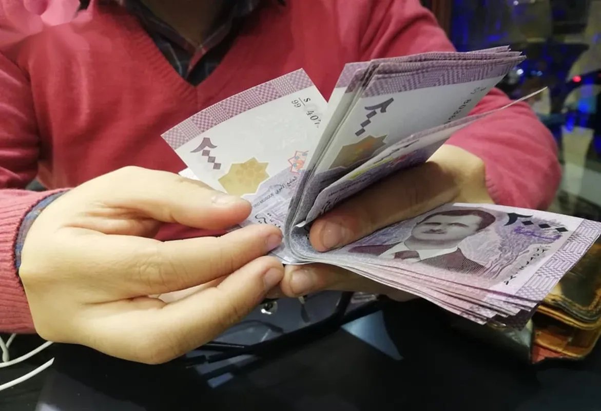 تذبذب مستمر: أسعار صرف الليرة السورية مقابل الدولار والعملات الأجنبية الرئيسية اليوم