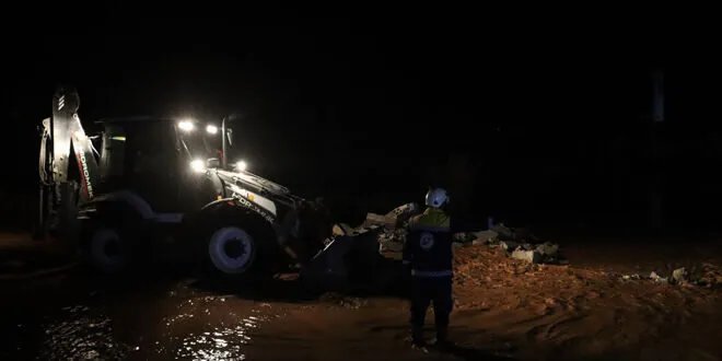 سيول وفيضانات تجتاح ريف إدلب الشرقي والدفاع المدني يتدخل لإنقاذ السكان