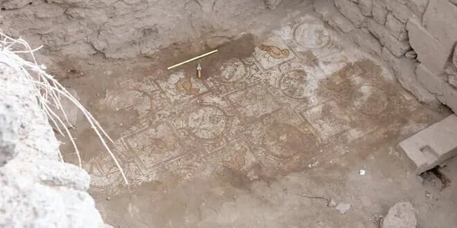 كنز أثري في ريف دمشق: اكتشاف لوحة فسيفساء نادرة تعود للقرن الخامس الميلادي