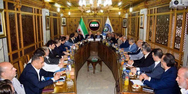 وزير المالية يبحث مع غرفة صناعة دمشق وريفها تعزيز الشراكة لتطوير نظام ضريبي عادل