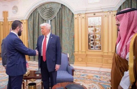 مسؤول إسرائيلي يحذر من مصافحة ترامب للشرع: هل تكرر سيناريو حماس في سوريا؟