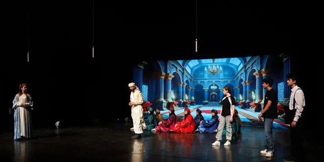 "علمني يا طارق": مسرحية تحتفي باللغة العربية وتخاطب الجيل الناشئ في دمشق