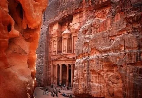 دليل المسافر: أفضل الفنادق الفاخرة لتجربة لا تُنسى في قلب البتراء الوردية