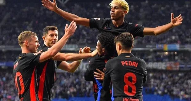 برشلونة يحسم لقب الدوري الإسباني قبل النهاية بفوز مثير على إسبانيول