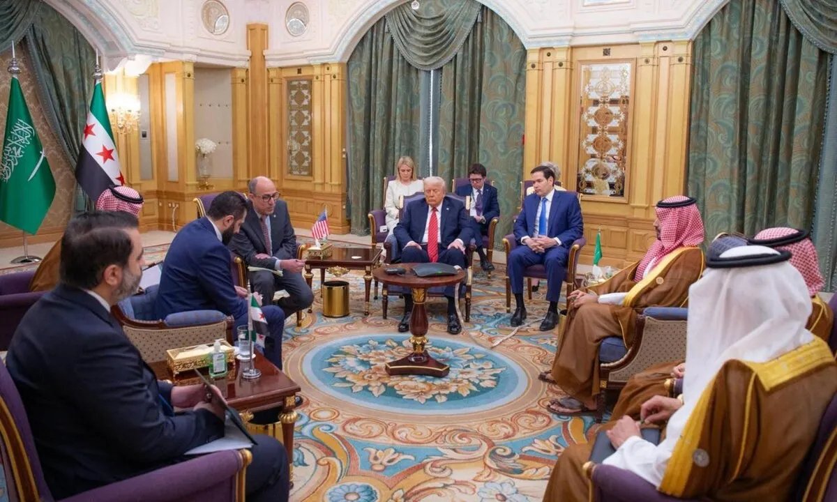 واشنطن تلوّح بتراخيص لرفع العقوبات عن سوريا: هل يشهد "قانون قيصر" انفراجة؟