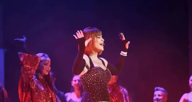 إليسا تدعم كارول سماحة في "كلو مسموح" بعد فاجعتها: ليلة حب وتأثر