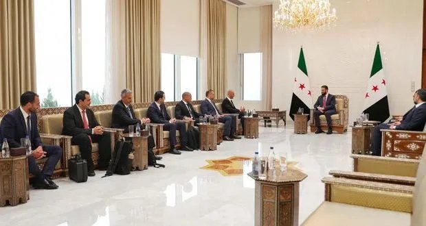 الرئيس الشرع يبحث مع وفد كويتي فرص الاستثمار في البنية التحتية والاتصالات بسوريا
