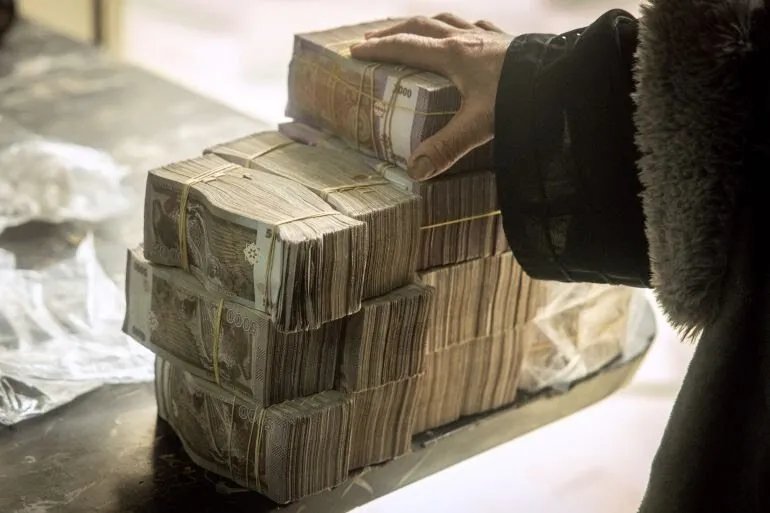 الليرة السورية تستقر: هل تلوح في الأفق بوادر انتعاش اقتصادي؟