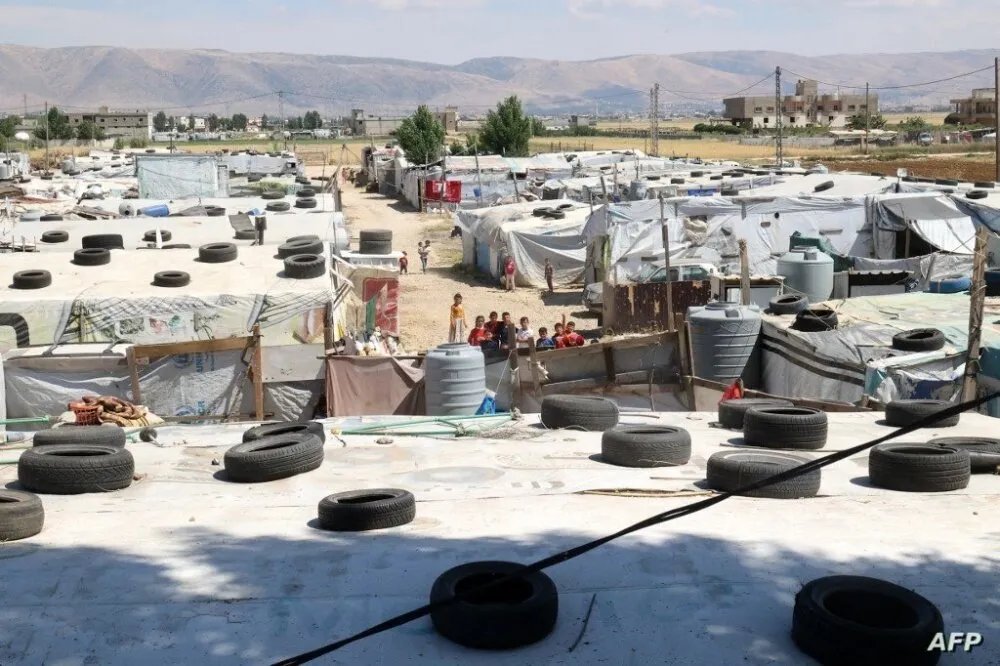 لبنان: حريق مدمر يلتهم مخيمًا للنازحين السوريين في عكار ويشرد عشرات العائلات