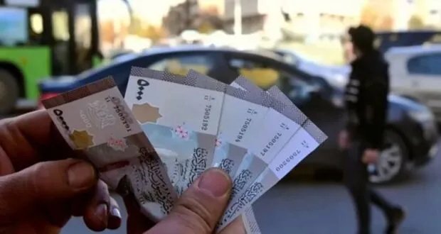 هبوط الدولار المفاجئ في سوريا: فرحة مؤقتة أم خطر على الاقتصاد؟