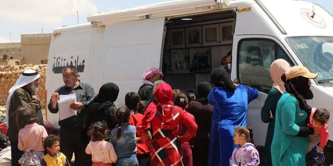 الهلال الأحمر يطلق عيادة متنقلة لتقديم الرعاية الصحية للعائدين في ريف حماة الشرقي