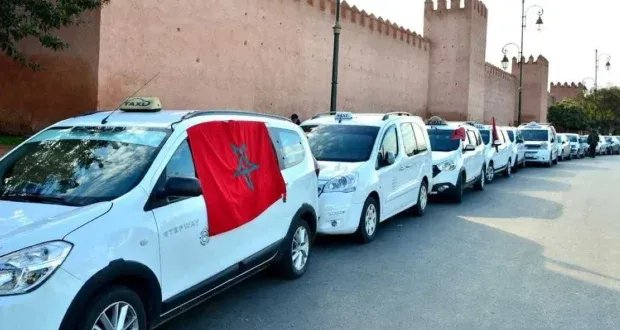 المغرب يواجه تحديات النقل الحديث: قانون جديد وتقنيات ذكية لتنظيم سيارات الأجرة والنقل عبر التطبيقات