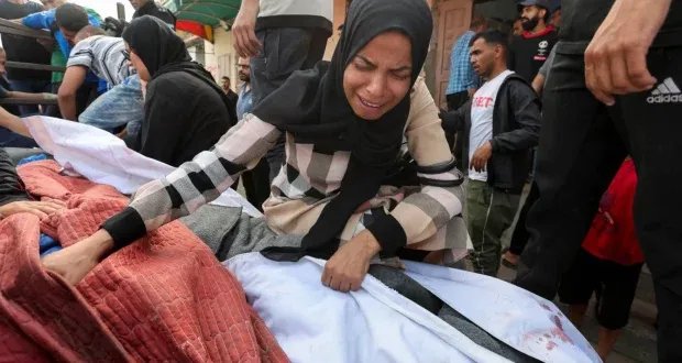 تصعيد مأساوي في غزة: أكثر من 97 قتيلاً في غارات إسرائيلية مكثفة واستشهاد صحفيين