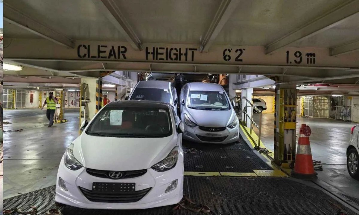 وصول شحنة جديدة من السيارات الكورية إلى مرفأ طرطوس وسط جهود لتنظيم الاستيراد