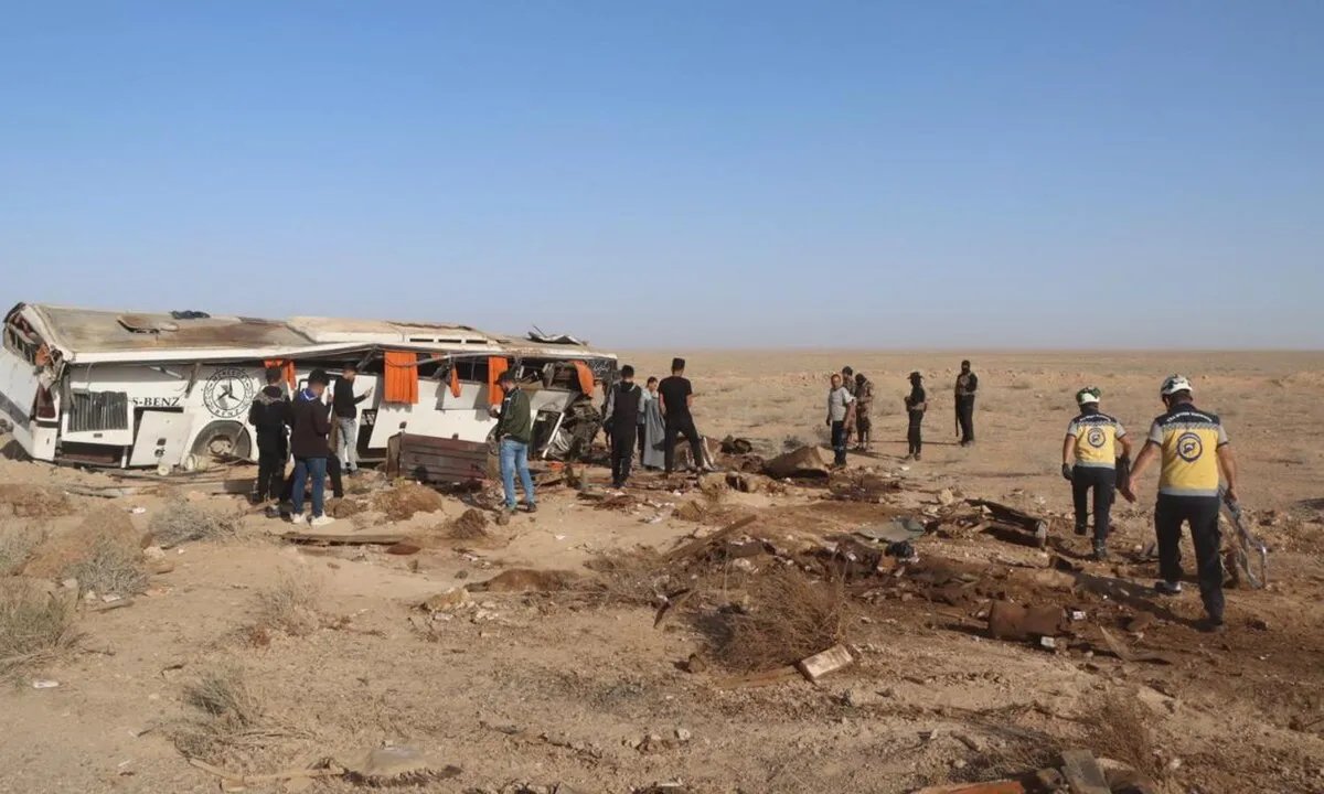 طريق دير الزور-تدمر: حوادث مميتة وانقطاع الاتصالات يهدد حياة المسافرين