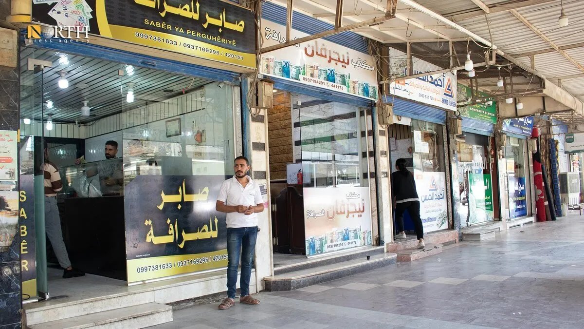 الليرة السورية تستقر نسبيًا أمام الدولار: نظرة على الأسعار في السوقين الرسمي والموازي