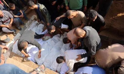 غزة تحت القصف: مجازر إسرائيلية مروعة تستهدف المدنيين والصحفيين والمستشفيات وسط صمت دولي