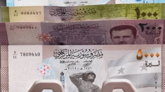 تحذير اقتصادي: حذف الأصفار من الليرة السورية قد يزيد الأزمة تعقيداً