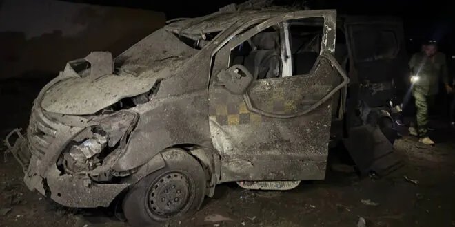 مقتل ثلاثة شرطيين في تفجير سيارة مفخخة قرب مركز شرطة الميادين بدير الزور