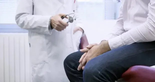 تشخيص بايدن بسرطان البروستاتا: كل ما تحتاج معرفته عن المرض، أعراضه، وعلاجه