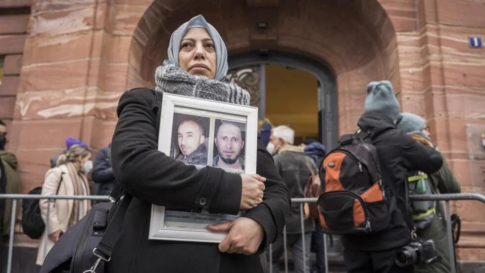 فرنسا على وشك إصدار حكم تاريخي في قضية الدباغ: ثلاثة مسؤولين في نظام الأسد يواجهون اتهامات بجرائم حرب