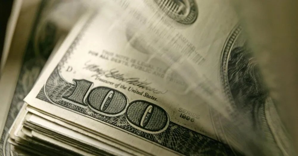 استقرار سعر صرف الليرة السورية مقابل الدولار في السوق السوداء اليوم الاثنين