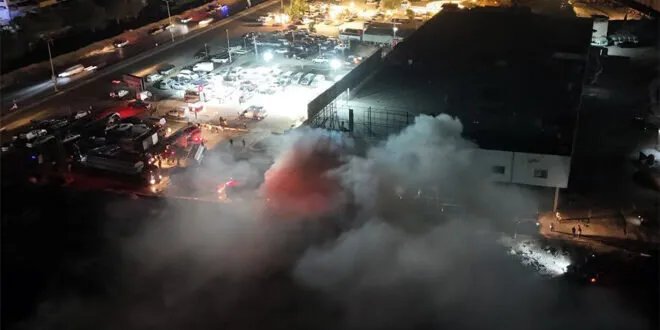 السيطرة جزئياً على حريق ضخم في معمل إسفنج بريف دمشق.. جهود مكثفة لاحتواء النيران