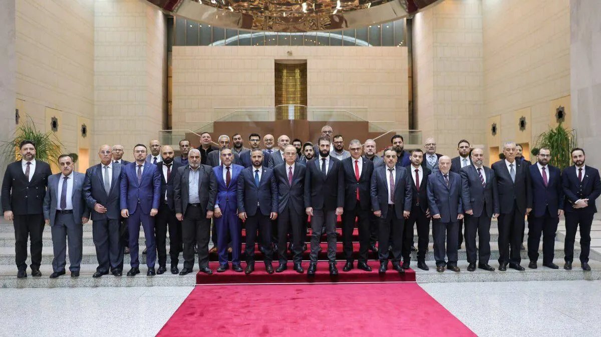 الرئيس الشرع يتسلم ملفات الائتلاف وهيئة التفاوض تمهيداً لدمجهما بمؤسسات الدولة