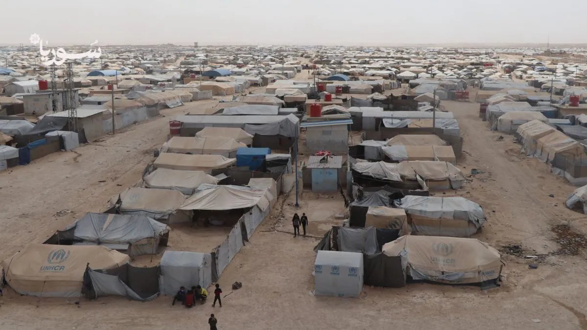 العفو الدولية تحذر: تقليص التمويل يهدد حياة الآلاف في مخيمات شمال شرق سوريا