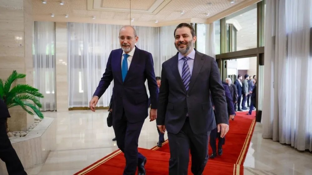 وزير الخارجية السوري يستقبل وفداً أردنياً رفيعاً لبحث تعزيز التعاون الاستراتيجي