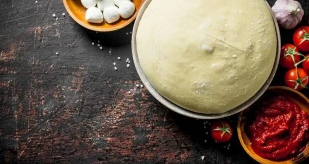 أسرار العجينة الذهبية: طريقة سهلة لتحضير عجينة متعددة الاستخدامات لكل مخبوزاتك