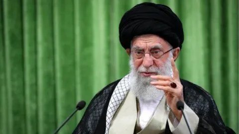 خامنئي يقلل من جدوى المفاوضات النووية مع أمريكا ويؤكد: تخصيب اليورانيوم حق لا نتنازل عنه