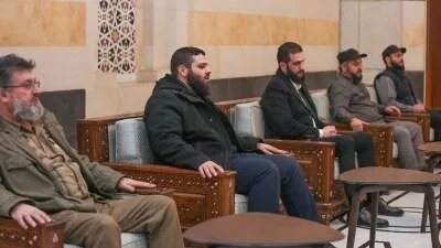 تعيين قيادي من "تحرير الشام" وزيراً للدفاع في حكومة تسيير الأعمال السورية الجديدة