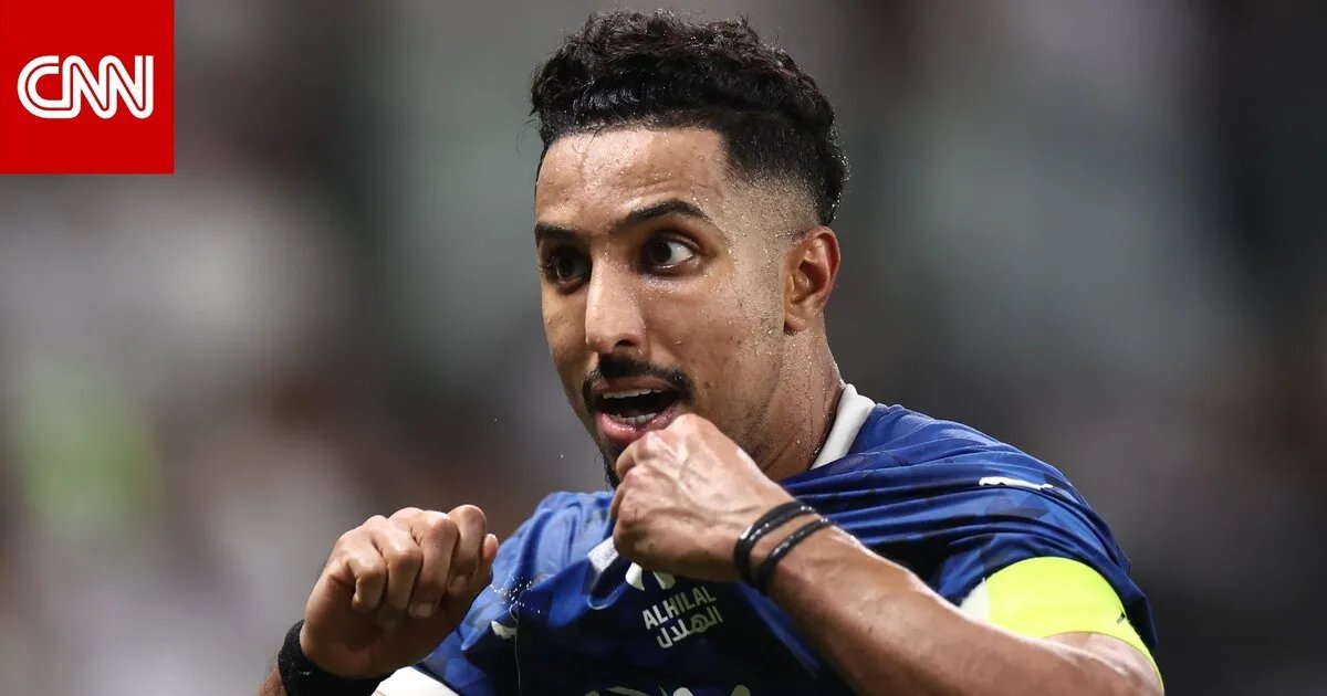 احتفال "مستوحى من ولي العهد": سالم الدوسري يثير الجدل بتقليد حركة محمد بن سلمان بعد هدفه في الفتح