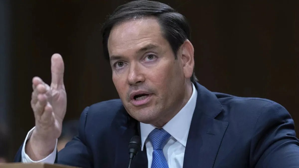 وزير الخارجية الأمريكي يحذر: الحكومة الانتقالية في سوريا على بعد أسابيع من الانهيار وحرب أهلية شاملة