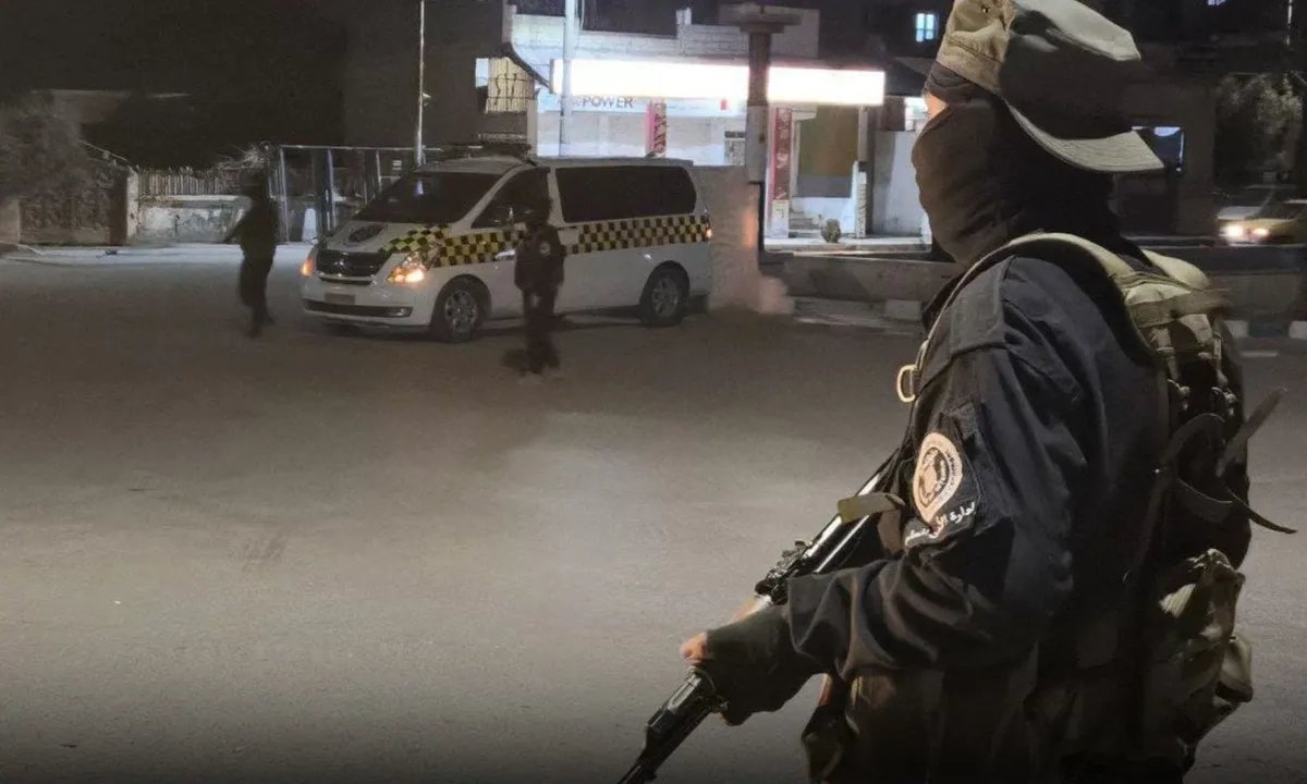 عملية أمنية في البوكمال تسفر عن اعتقال "الحوت" وضبط مستودع أسلحة ضخم