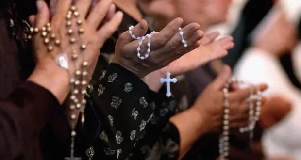 طرطوس: ملصق تهديد على جدار كنيسة يدعو المسيحيين لاعتناق الإسلام أو دفع الجزية