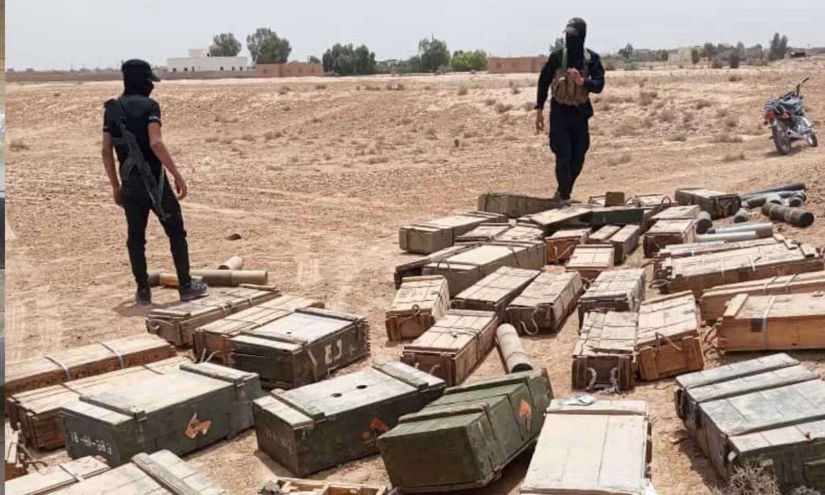 دير الزور: الأمن العام يكشف عن مستودع أسلحة ضخم في البوكمال ويلاحق مهربي المخدرات