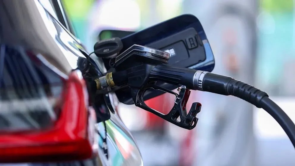 تحذير في ألمانيا: محطات وقود تتلاعب بالأسعار لخداع السائقين!