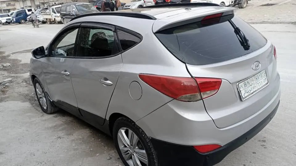 انخفاض حاد في أسعار السيارات باللاذقية بنسبة 80% بعد تغيير السياسات الاقتصادية