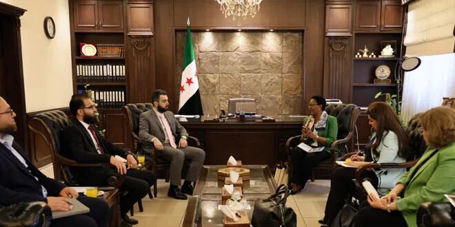 وزير الإدارة المحلية يبحث مع الأمم المتحدة دعم التنمية وعودة المهجرين في سوريا