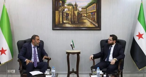 وزير التنمية الإدارية يبحث مع اتحاد العمال آليات تطوير أداء العاملين ومواكبة التحديات