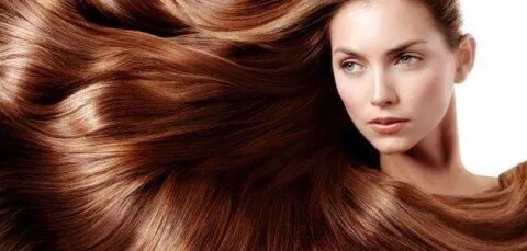 شعركِ يتألق من جديد: وصفات طبيعية فعالة لتكثيف الشعر واستعادة حيويته