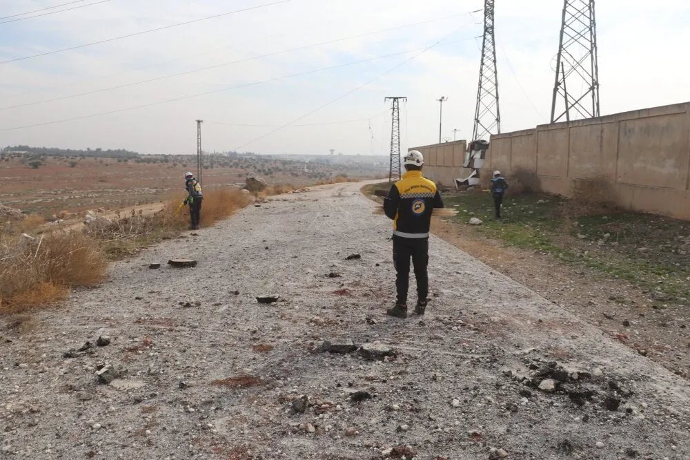 مأساة في ريف حماة: مقتل ثلاثة من متطوعي الدفاع المدني بانفجار لغم أثناء إزالة مخلفات الحرب