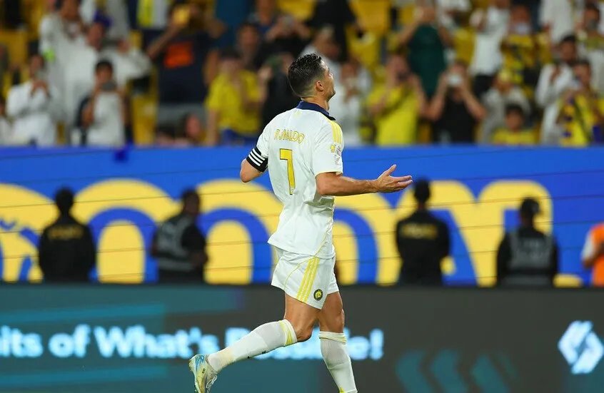 رونالدو يعتذر للجماهير بعد الفوز على الخليج وإضاعة ركلة جزاء