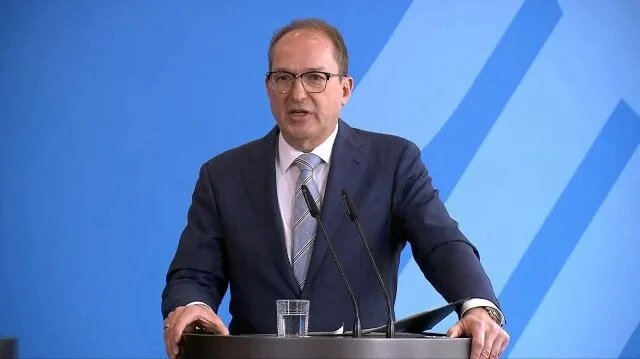 وزير الداخلية الألماني: المسلمون جزء من مجتمعنا إذا أرادوا الاندماج